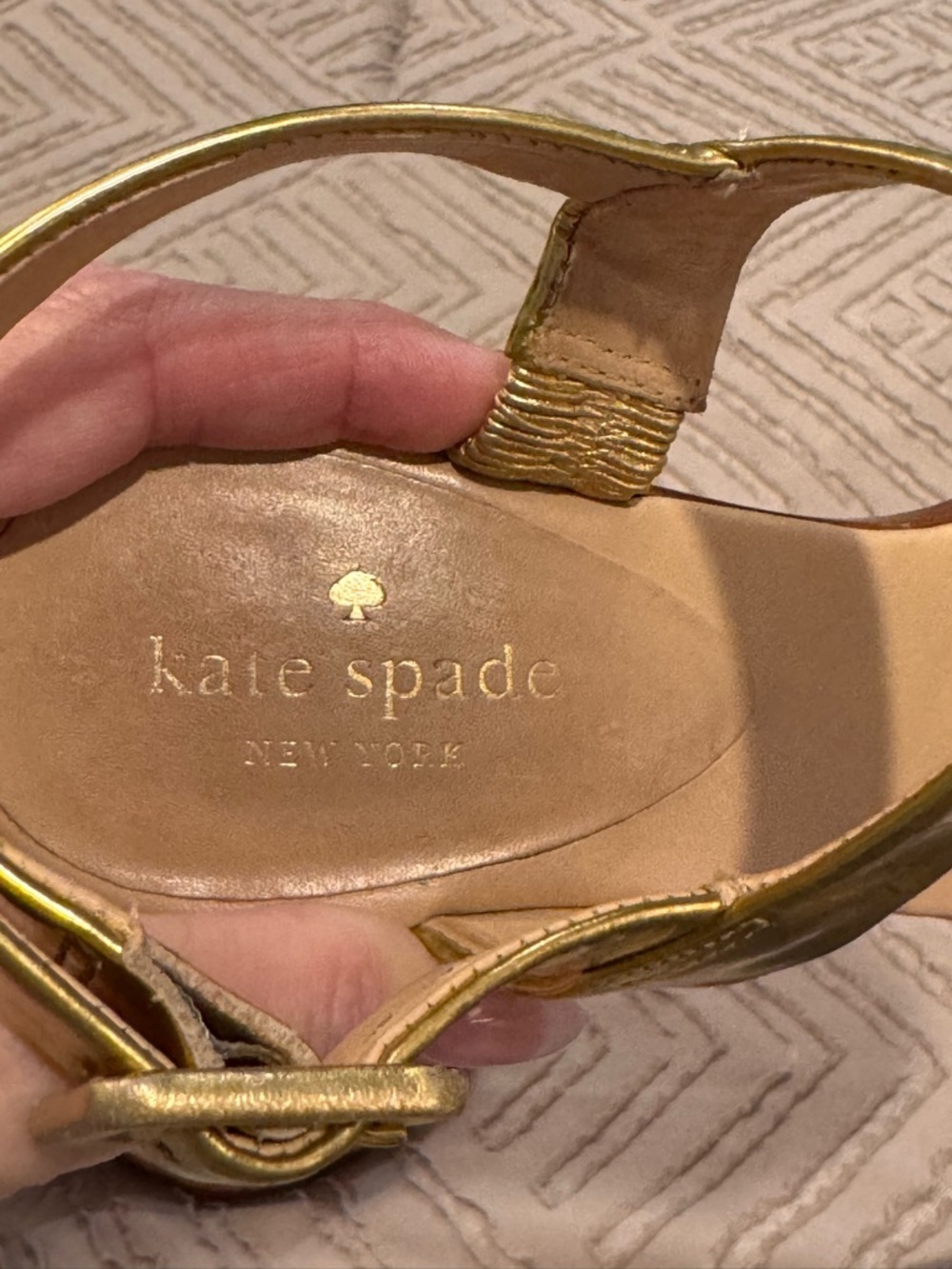 KATE SPADE Gold Metallic Leather Wedge Sandals, 8.5M - Picture 3 of 12